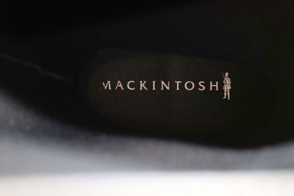 ダークブラウン