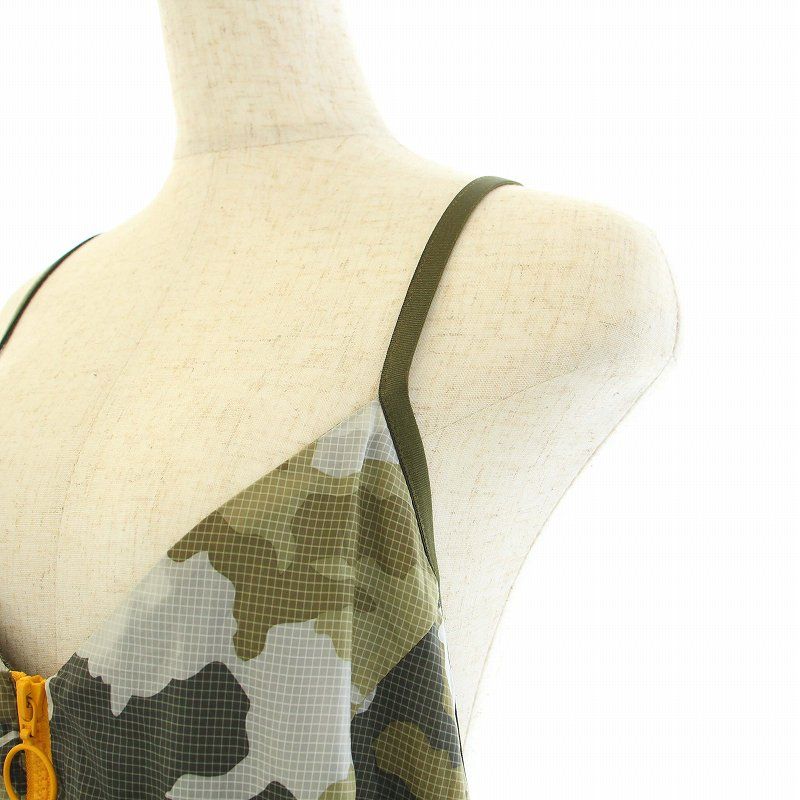 NIKE - レディース　ナイキNike 迷彩柄 フード付きベスト　Mサイズ　美品 NIKE - レディース ナイキNike 迷彩柄 フード付きベスト Mサイズ