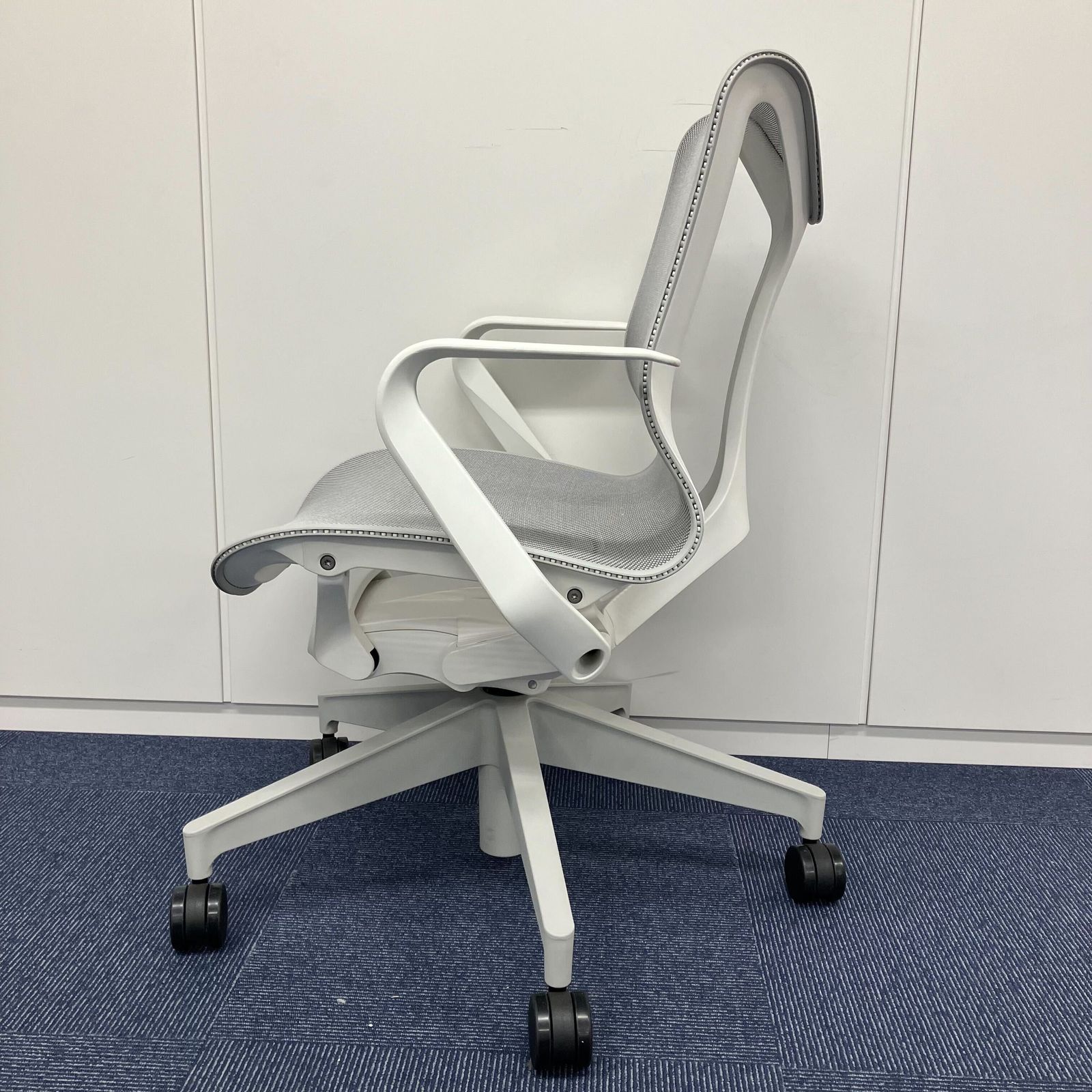 【中古 S(美品)】Cosm Chairs(コズムチェア) FLC142YFP 98 98 VPR BKS 84503 中古 S(美品)】Cosm Chairs(コズムチェア) FLC142YFP 98 98 VPR