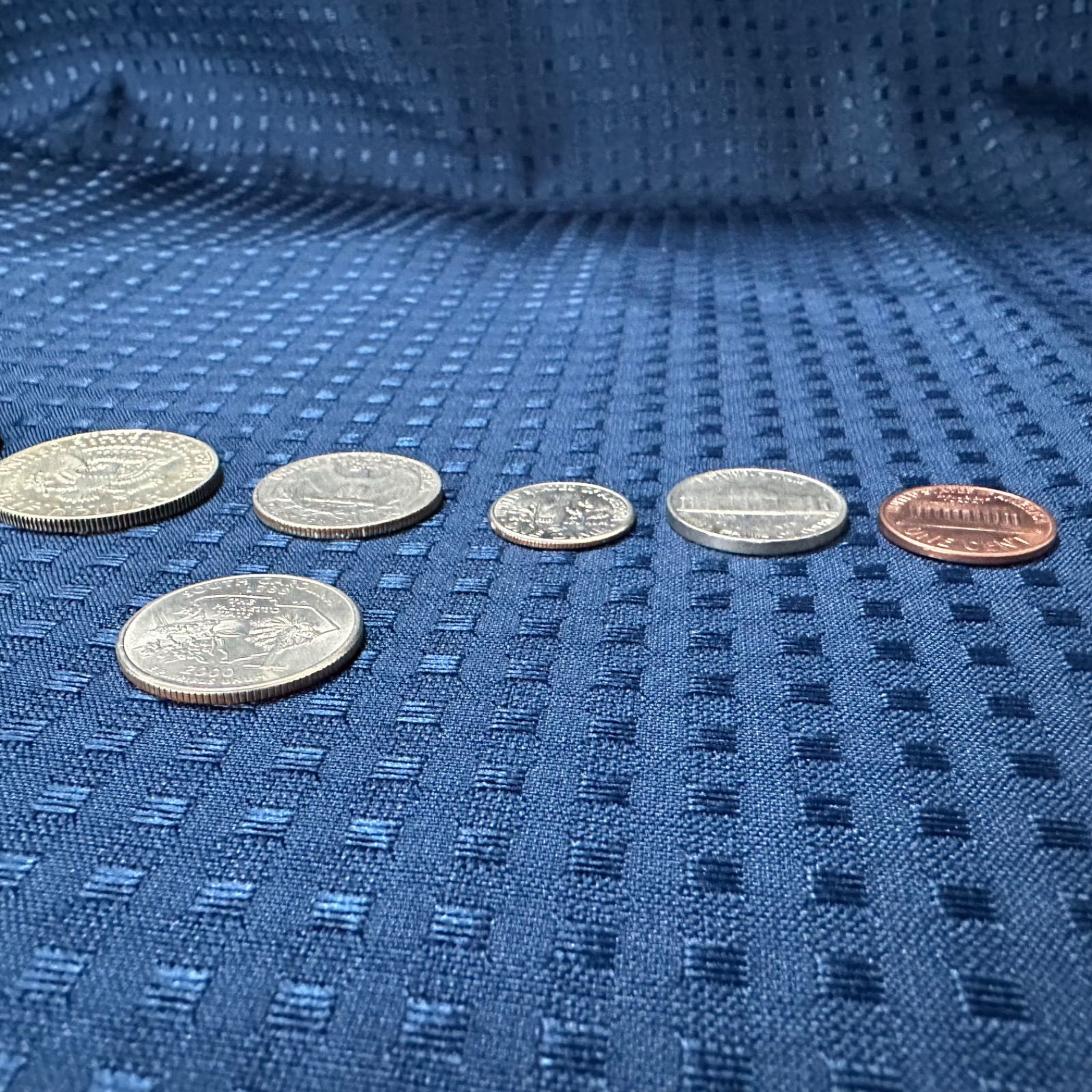 【アメリカ　コインセット】　セット販売　1ドルコイン　50セント　ハーフダラー　25セント　クォーターダラー２種類　10セント　5セント　1セント　 7枚セット　インテリア　鑑賞