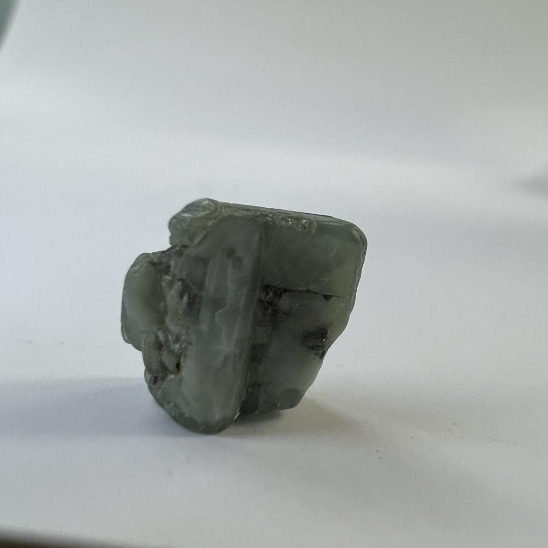 E21972】アレキサンドライト クリソベリル 原石 蛍光鉱物 鉱物 天然石