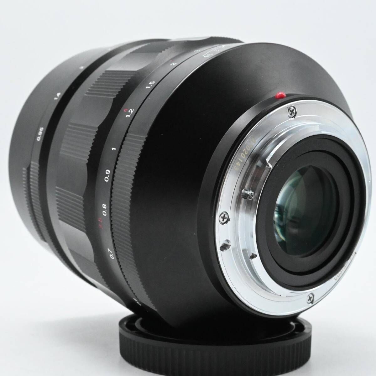 60mm F0.95