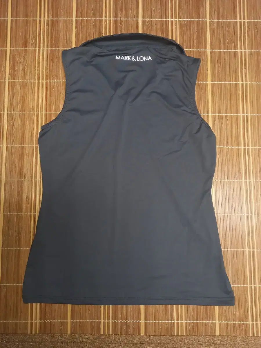 MARK & LONA　コード ブラックノースリーブシャツ MARK & LONA コード ブラックノースリーブシャツ MARK & LONA