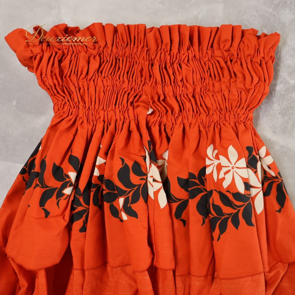 フラダンス用パウスカートレッドオレンジ花柄美品 クリーニング済み 美品パウスカート フラダンス黄色オレンジタイダイ柄