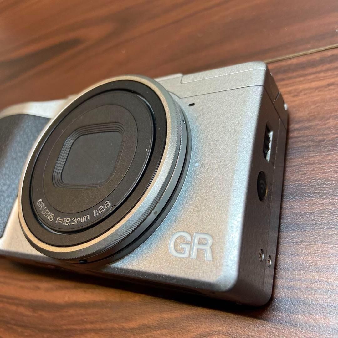 RICOH GR Ⅱ Silver edition デジカメ ほぼ新品 3446 RICOH GR Ⅱ Silver edition デジカメ ほぼ新品 3446 - メルカリ
