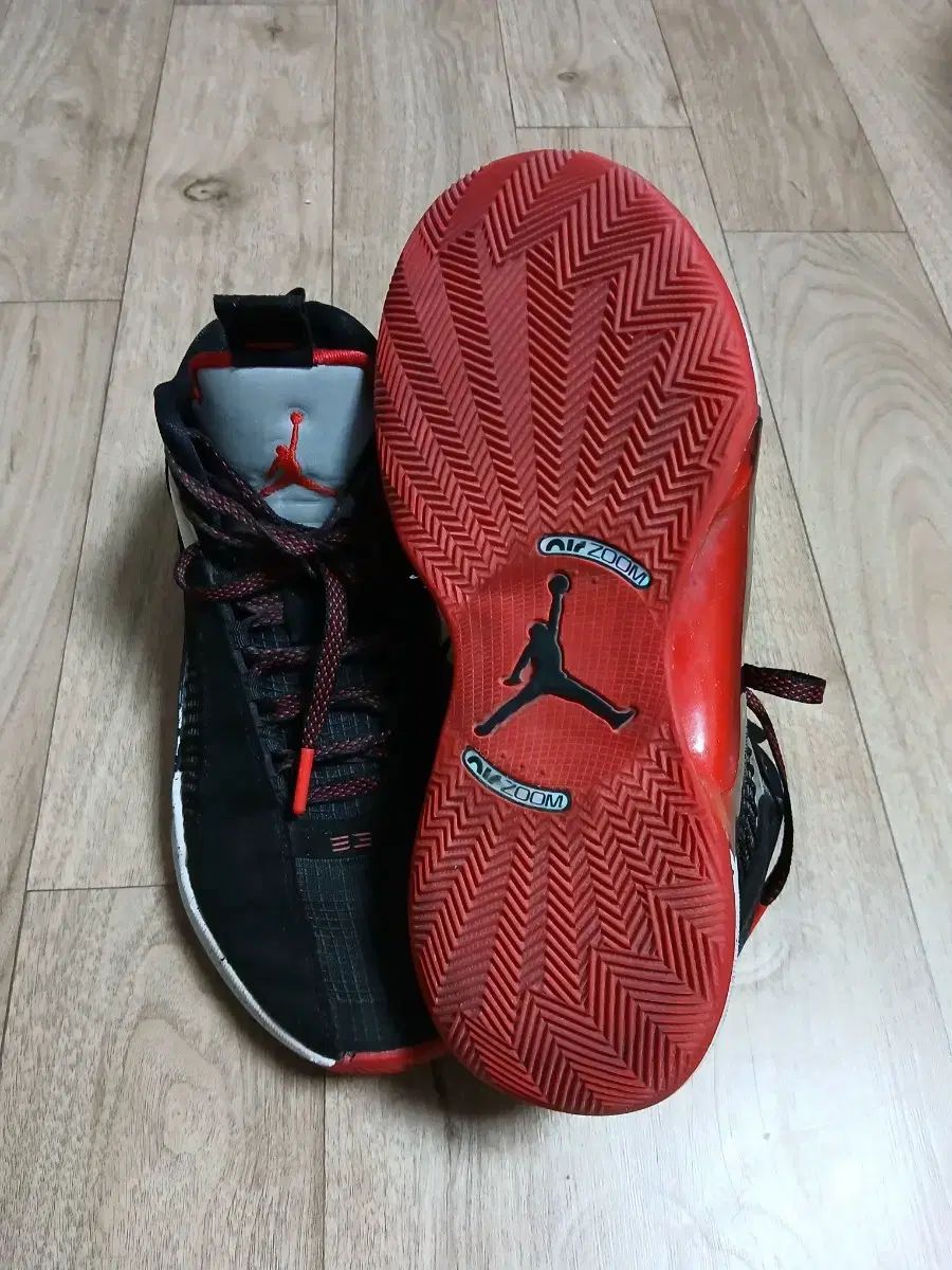 ナイキエアジョーダン 270