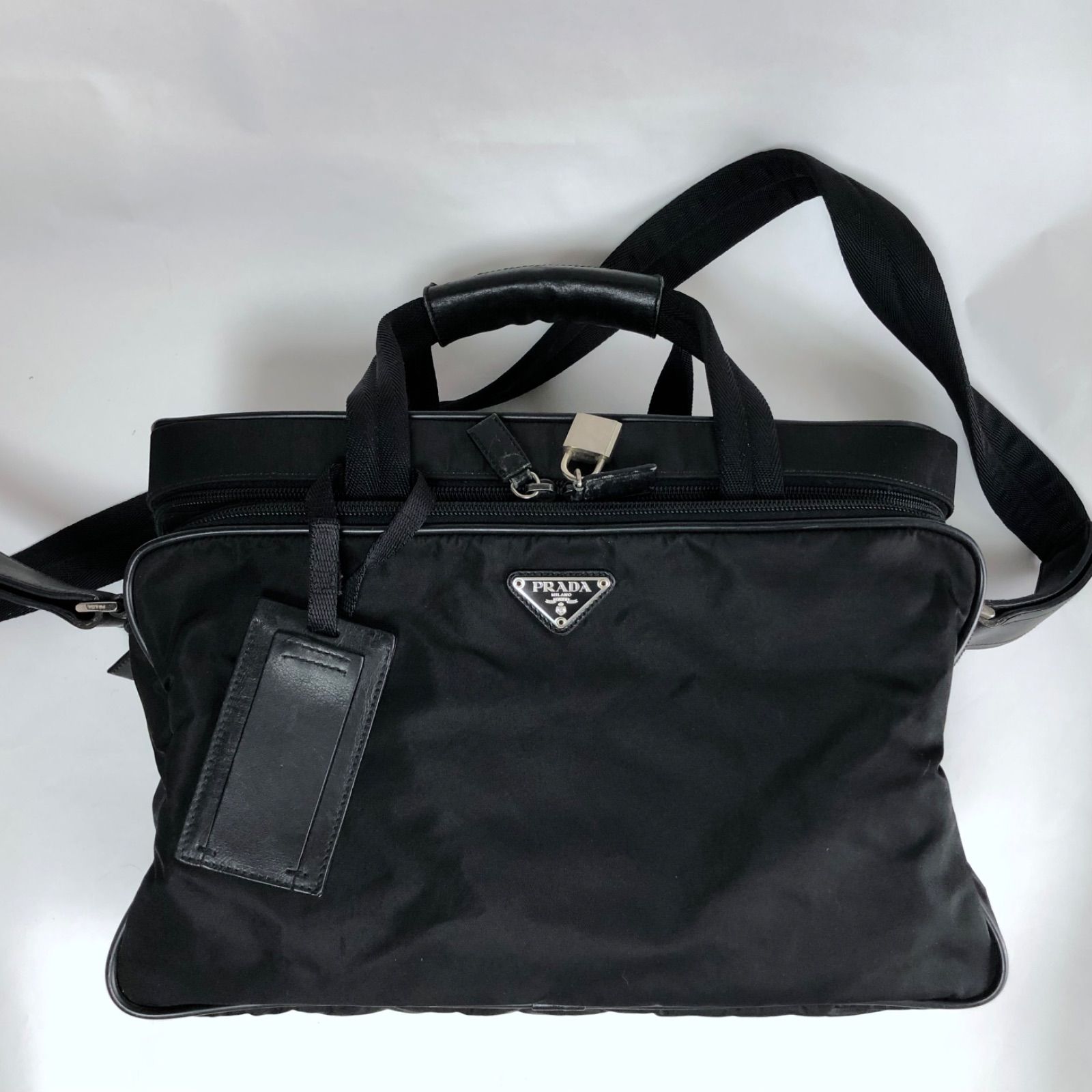 超人気新品 PRADA（プラダ）三角プレート ショルダー付トラベルバッグ バッグ