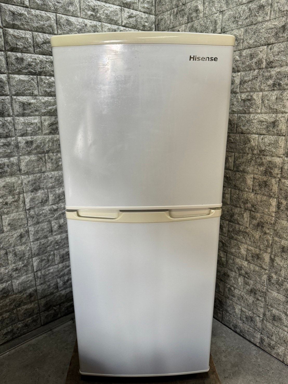 大阪送料無料★3か月保障付き★冷蔵庫★2016年★HR-B106JW★R-415 大阪送料無料☆3か月保障付き☆冷蔵庫☆2016年☆ハイセンス☆2