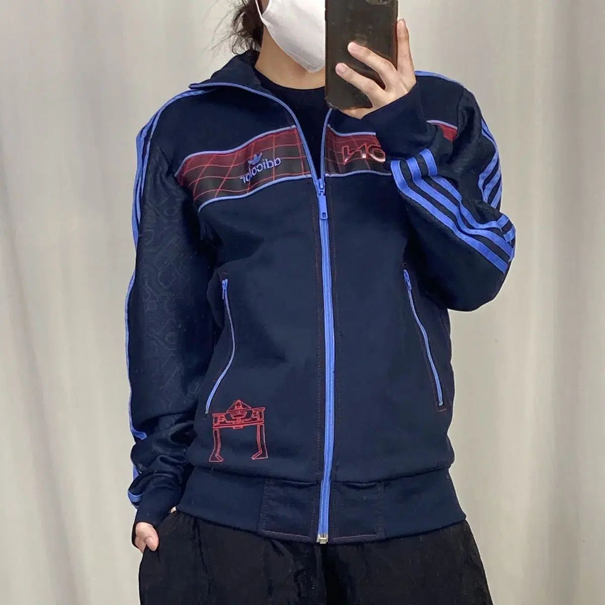 【雷市場（ポンジャン）商品韓国直送】 adidas(アディダス) 00s アディカラー X Disney(ディズニー) トロン 限定品 ジャージ 85 240921