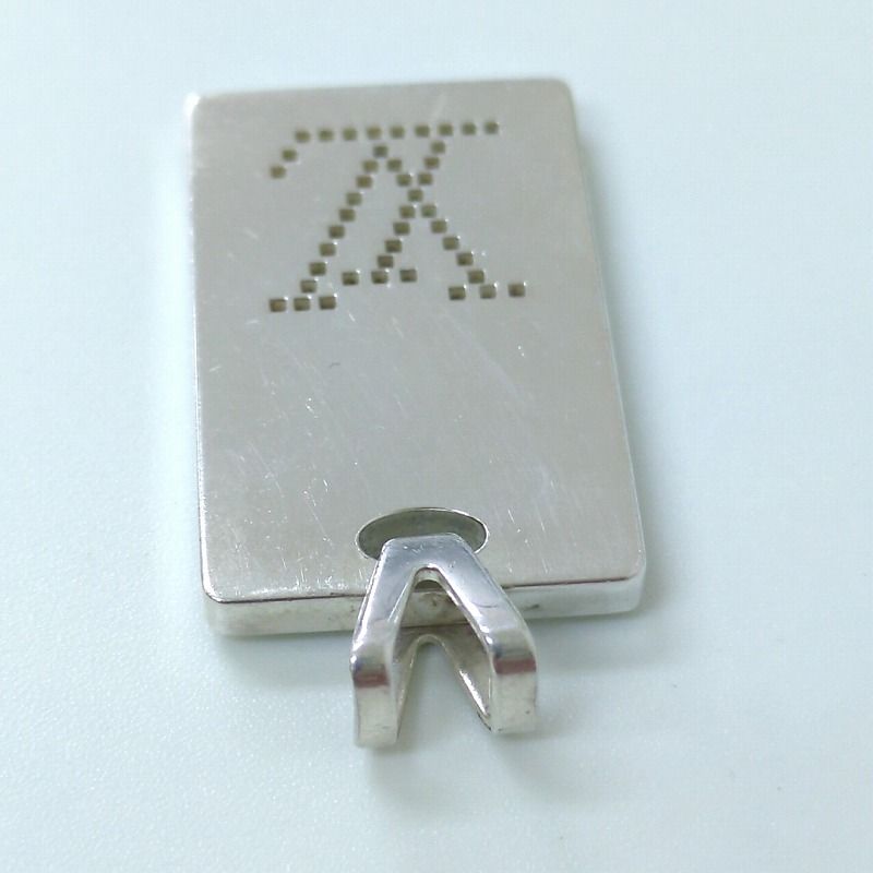 ルイヴィトン ペンダントトップ LV M65741 LOUIS VUITTON ルイヴィトン ペンダントトップ LV M65741 - メルカリ
