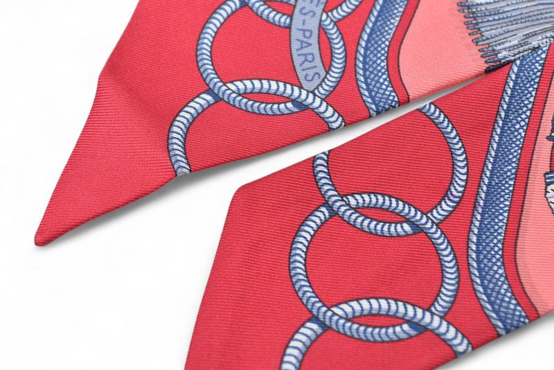 ★HERMES (エルメス) ツイリー★EPAULETTES 肩章 HERMES (エルメス) EPAULETTES 肩章 ツイリー シルクスカーフ