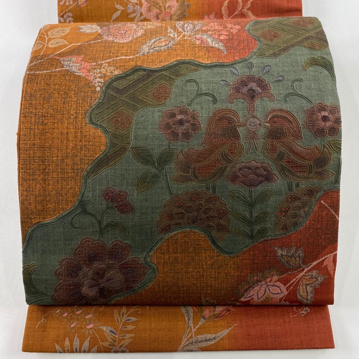 発見できる 袋帯 秀品 紬地 花唐草 向かい鳥 刺繍 ぼかし 赤茶 お太鼓柄 正絹
