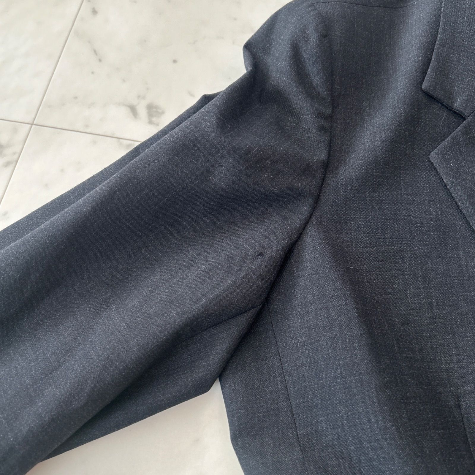 b. アニエスベー