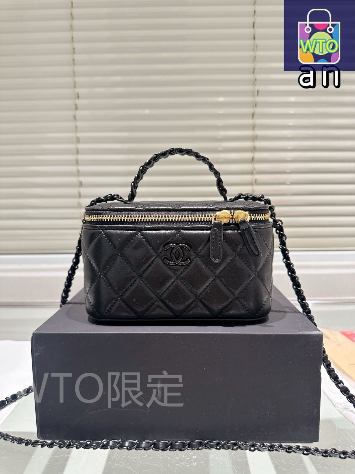 シャネル　コスメ　ボックス 今日特価】Chanel Handle Cosmetic Box シャネル ハンドル