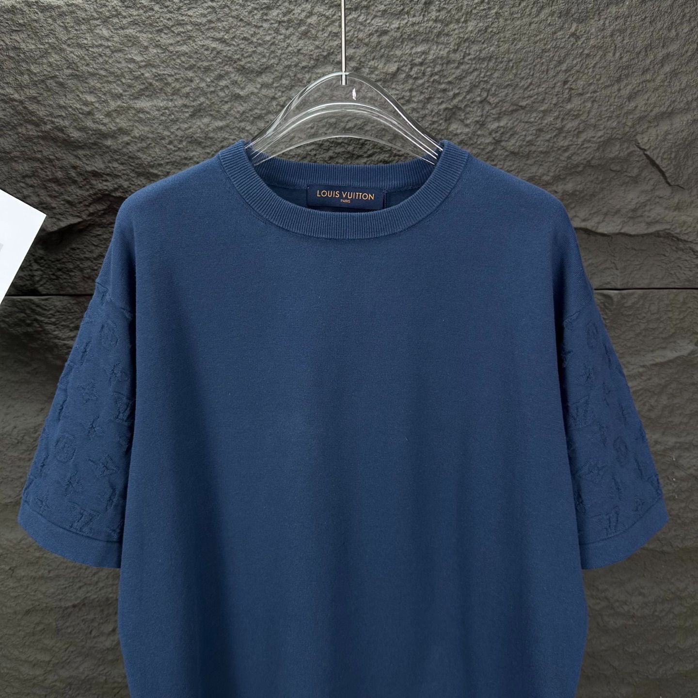 袖部分のモノグラムが効いてる Louis Vuitton ニットTシャツ Louis Vuitton】【グラディエントモノグラム】【イタリア製