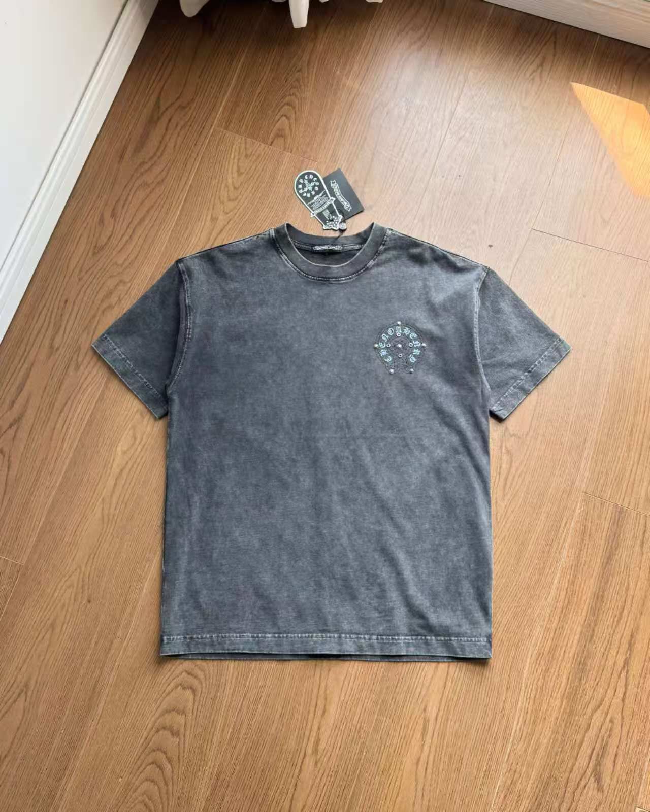 Chrome Heartsダークグレー Tシャツ ロゴ付き - メルカリ