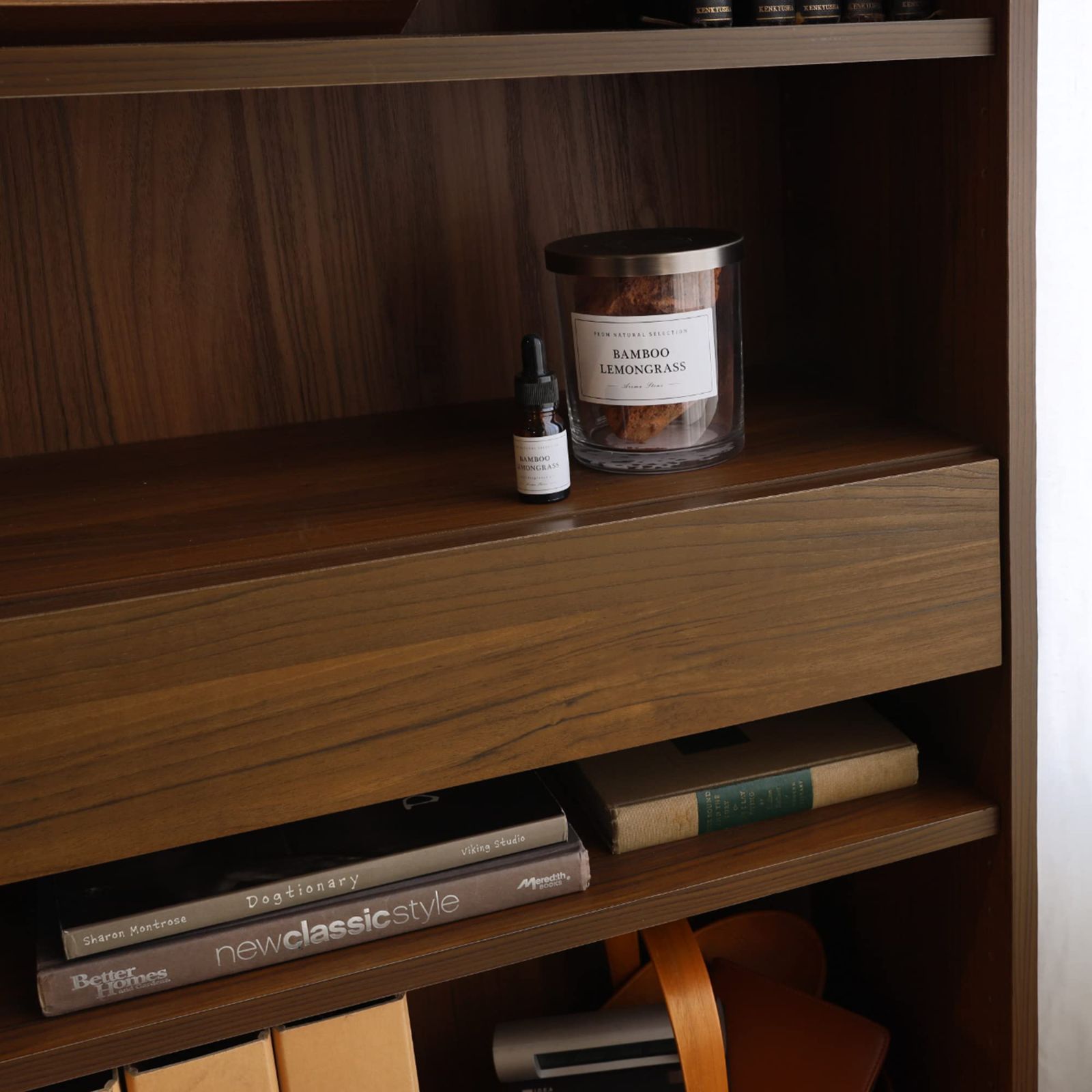 シェルフ 飾り棚 本棚 ダークブラウン なめらかな開閉の引き出し付きシンプルラック 幅56.3 高さ107.1 奥行29.2cm 白井産業 SO1-1155HDK セルオリア