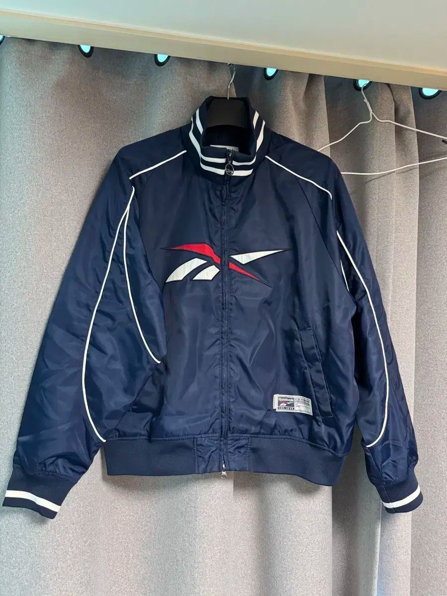 【雷市場（ポンジャン）商品韓国直送】 Reebok(リーボック) メンズ バーシティ ジャケット XL