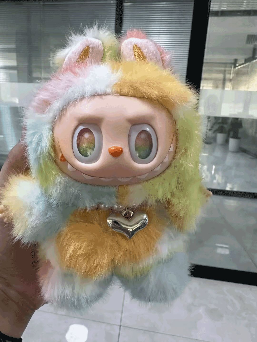 新発売 POP MART ラブブ Newバージョン レインボーラブブ labubu キーホルダー プレミアムエデション ブラインド ボックス フィギュア