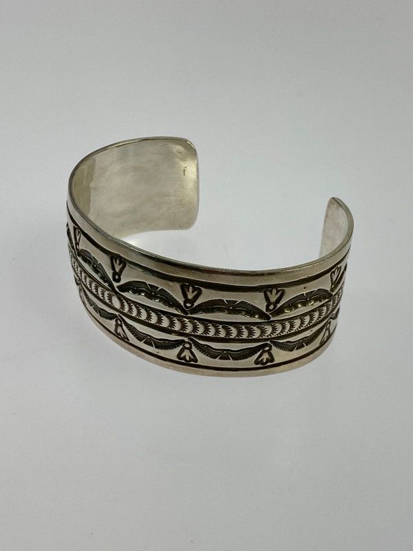 Leonard Maloney ／ Wide Stamp Work Bangle | CALI