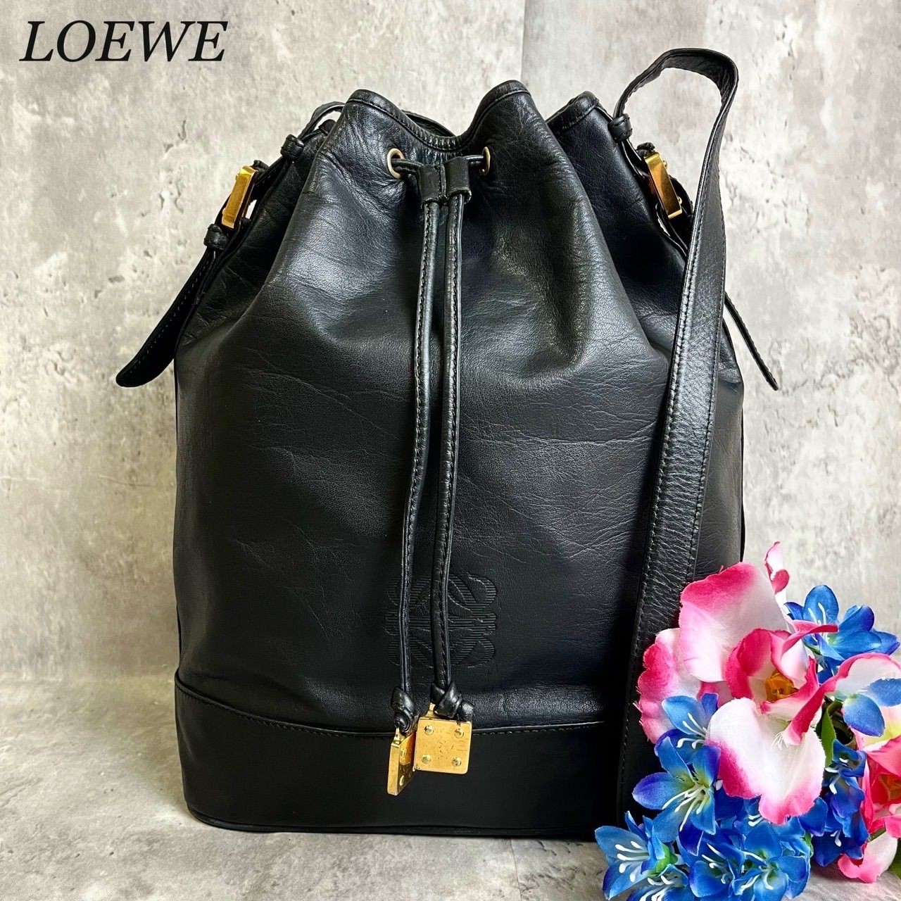 ✨良品✨ LOEWE ロエベ ショルダーバッグ トートバッグ 巾着 バケツ型 アナグラム A4収納 ゴールド金具 ロゴ型押し ラムレザー 肩掛け  ブラック 黒色 - メルカリ