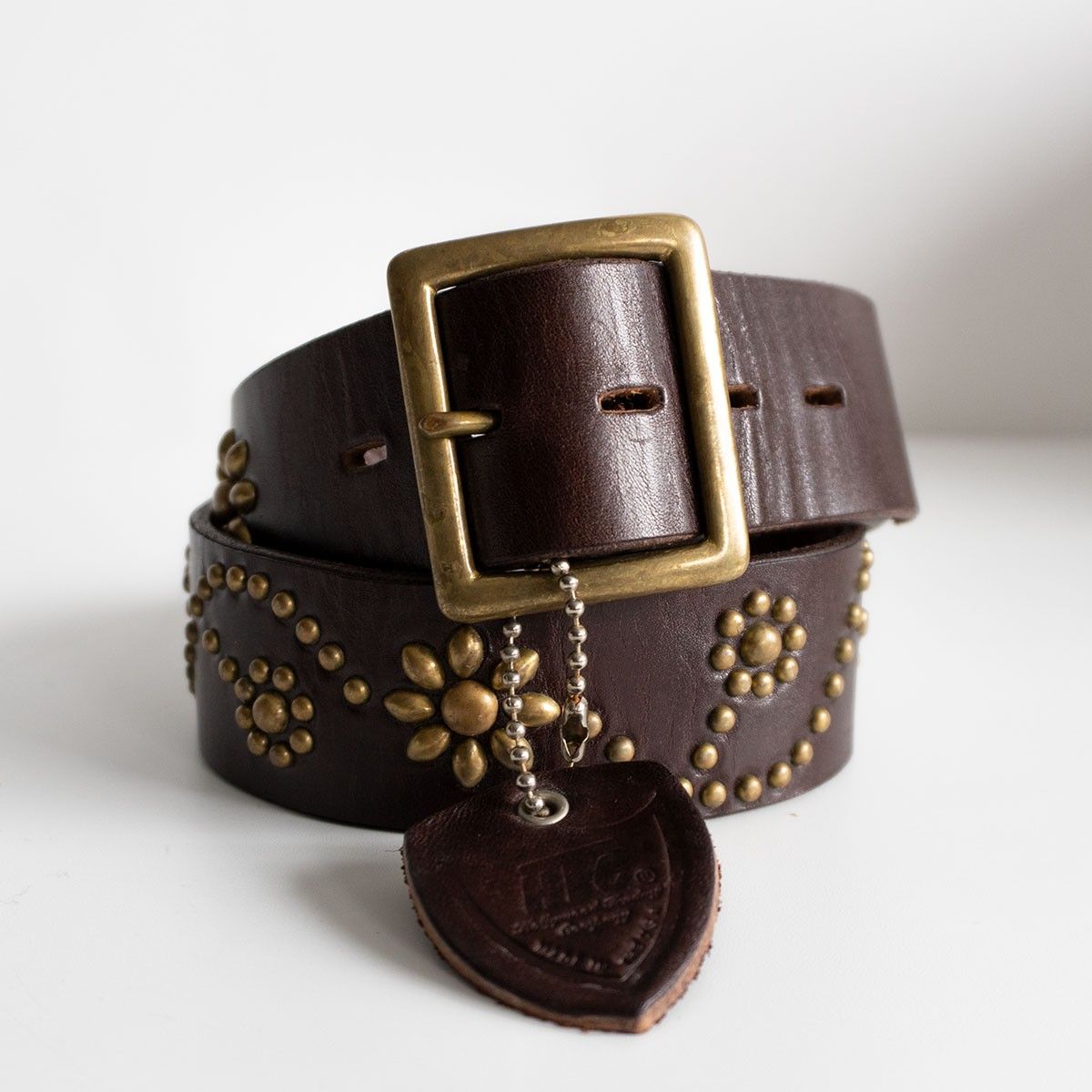 美品 HTC スタッズレザーベルト 美品】HTC エイチティーシ ホワイト