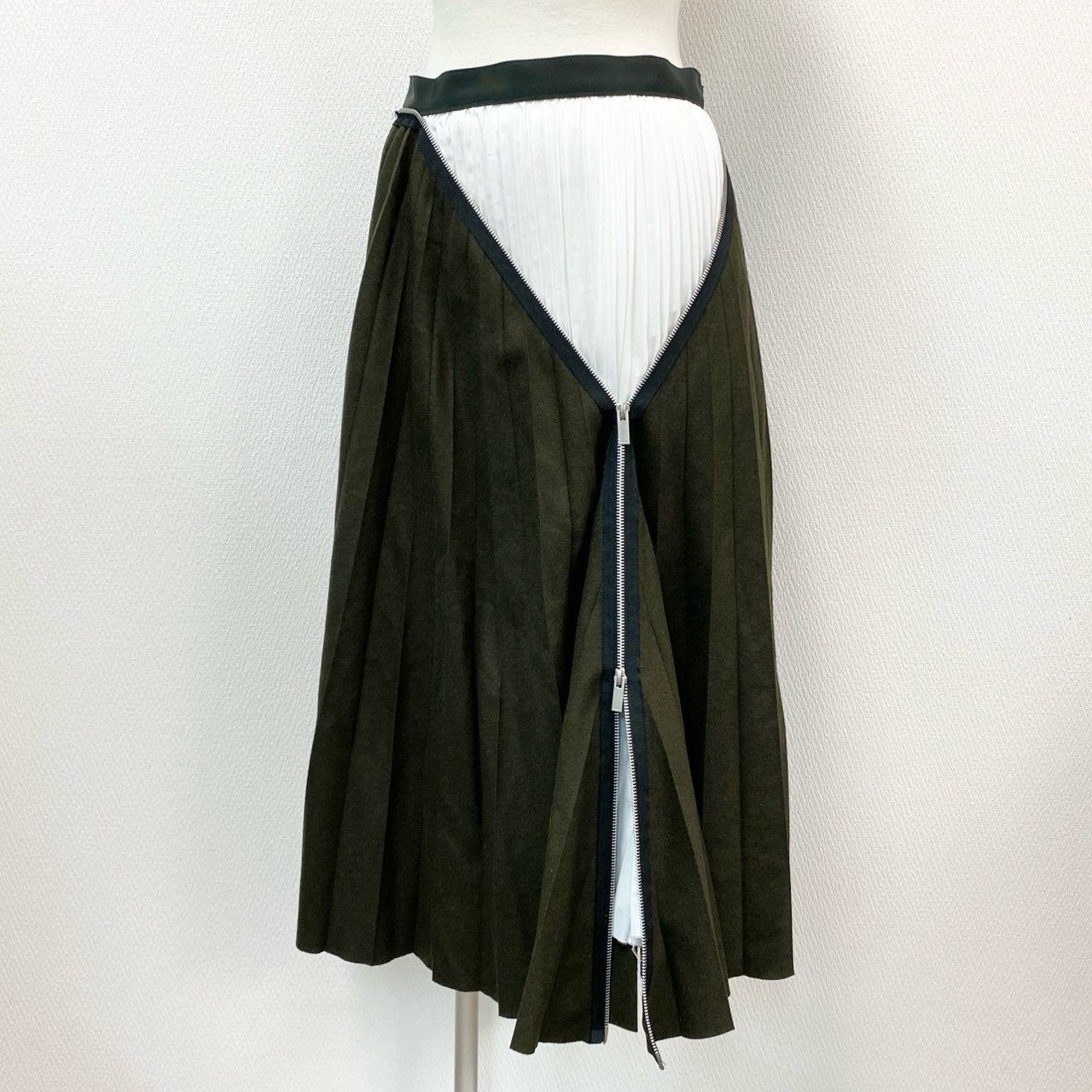 76a14 Sacai サカイ Zip Detail Pleated Skirt ジップデザイン 
