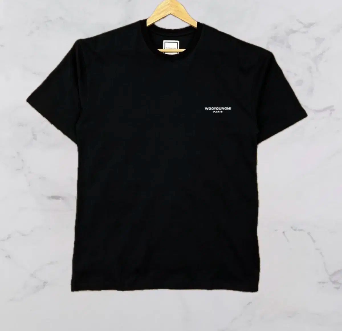 WOOYOUNGMI(ウーヨンミ) フラワー バックロゴ 半袖Tシャツ