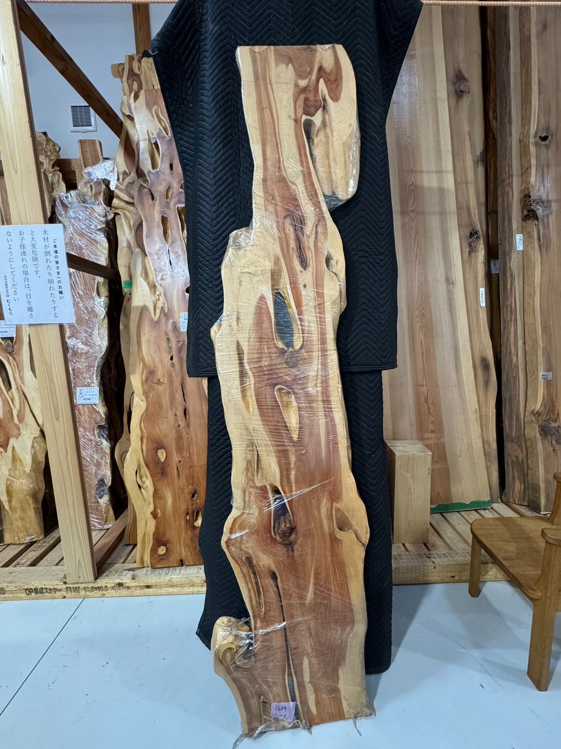 【Kirhtotoさま専用】天然木　伊吹　イブキ　一枚板　未加工　木工　DIY　直接引き取り可能　むくもりショップ　3604