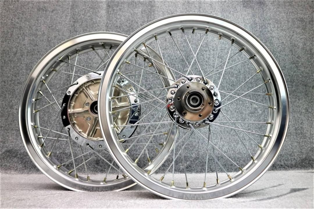 某有名ショップの　ＧＳ４００　Ｈリム　スポークホイール　銀/ シルバー 銀　格安 某有名ショップの GS400 Hリム スポークホイール 銀/ シルバー