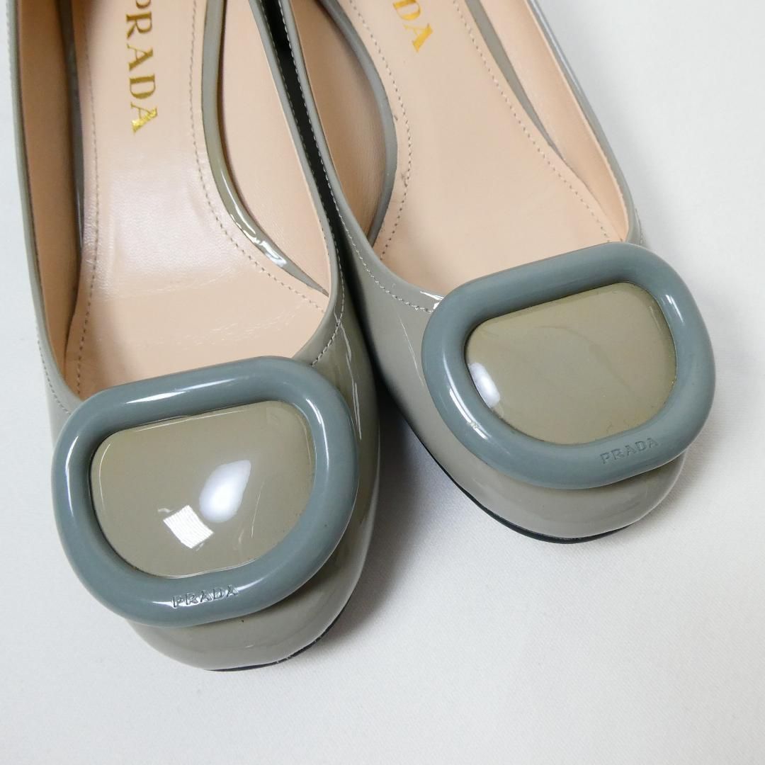 新品同様 訳アリ PRADA プラダ サイズ35 約22㎝ パテントレザー