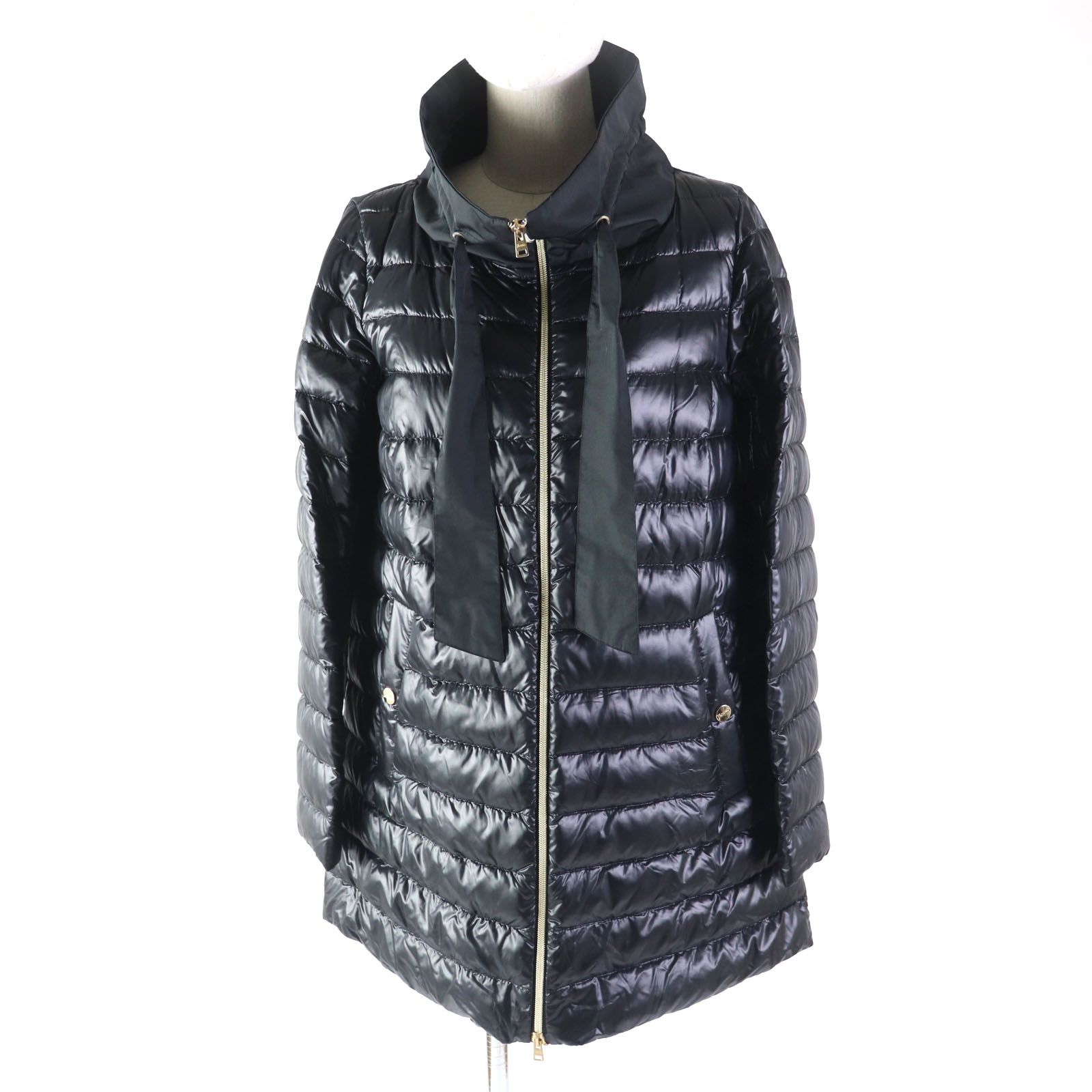 極美品 Herno ヘルノ 19年製 PI1066D-12017 ロゴプレート付 切替 スタンドカラー ZIP UP ライト ダウンジャケット ...