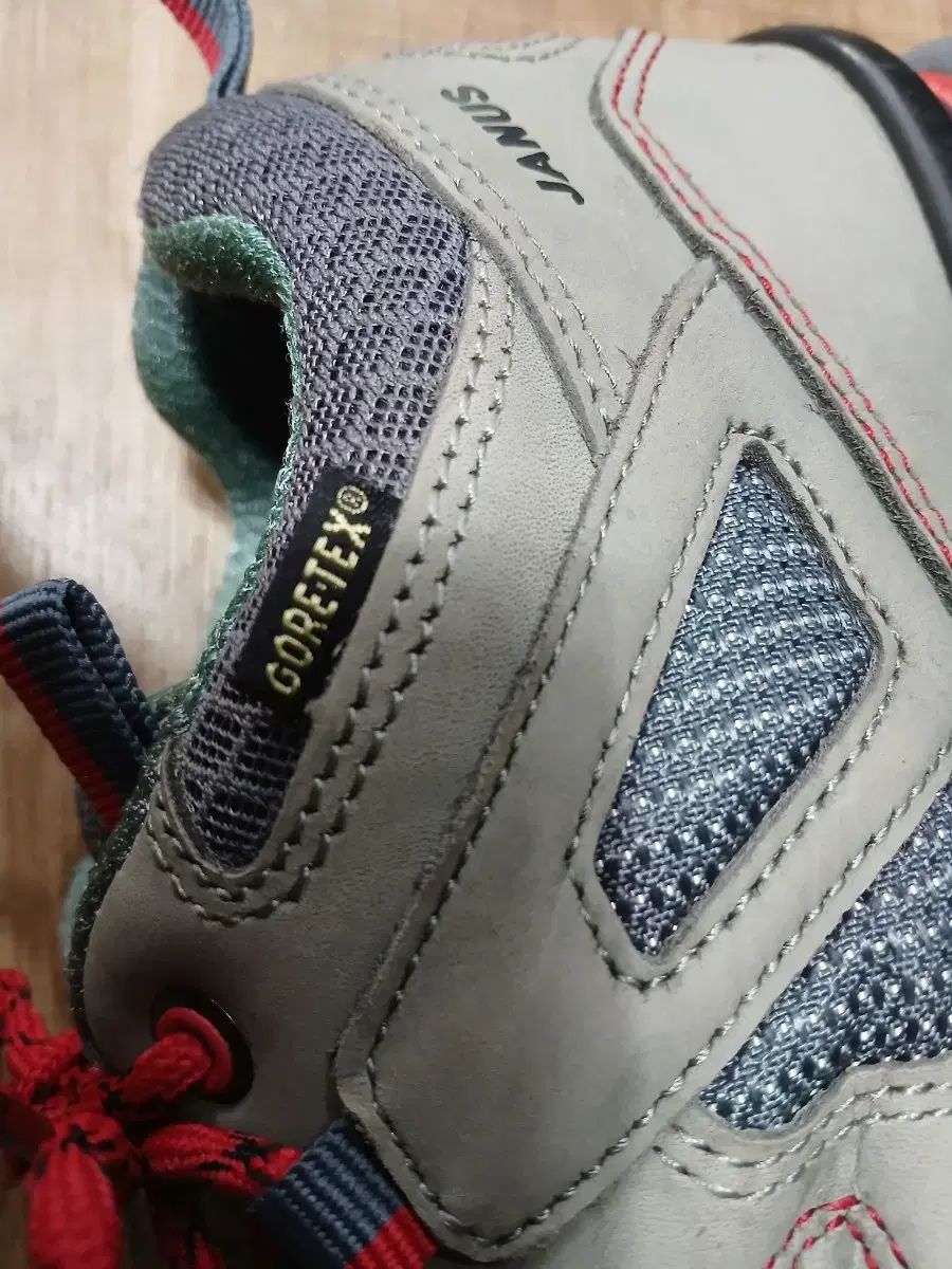 ゴアテックス 登山靴