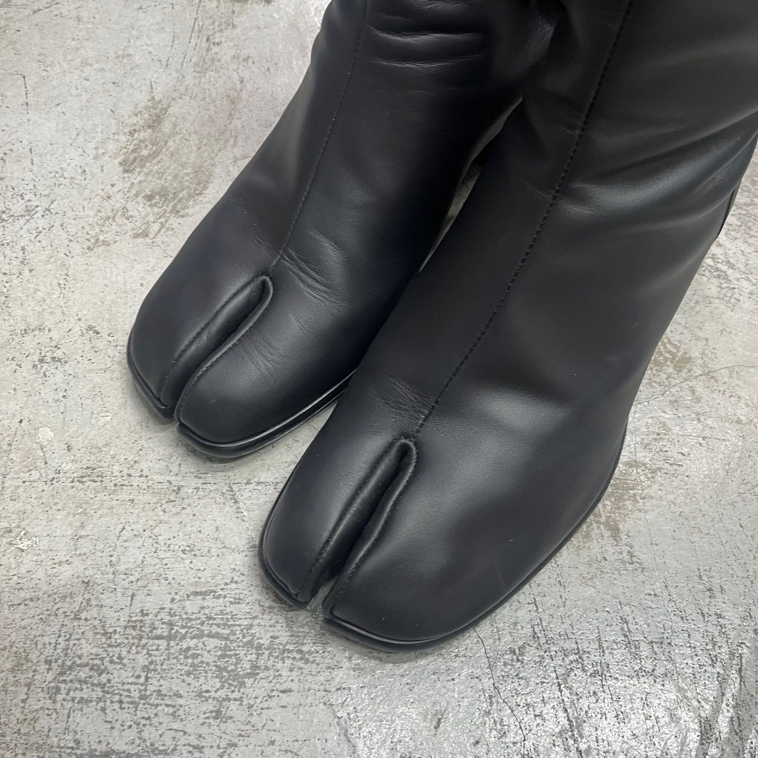 国内正規 MAISON MARGIELA レザー 足袋 ヒール ブーツ S57WU0132 PR516 メゾンマルジェラ 42 76610A1 -  メルカリ