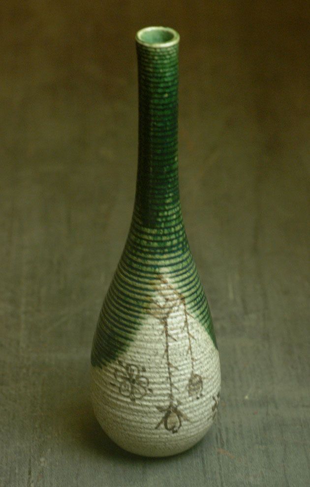 山田和作　織部焼　青織部　花入　共箱　共布　略歴付　花瓶 山田和作 織部焼 青織部 花入 共箱 共布 略歴付 花瓶 山田和作 織部焼