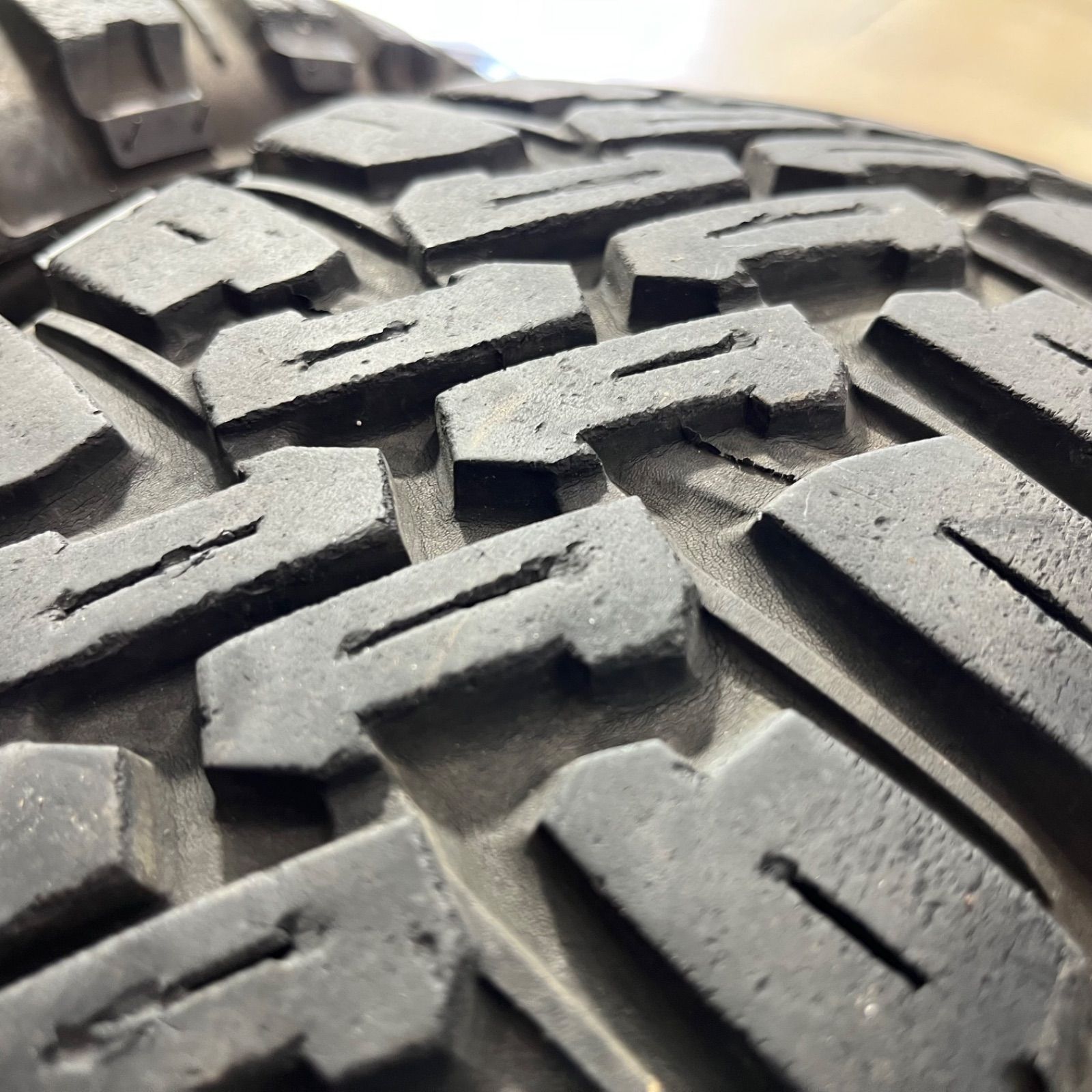 リフトアップ ホワイトレター