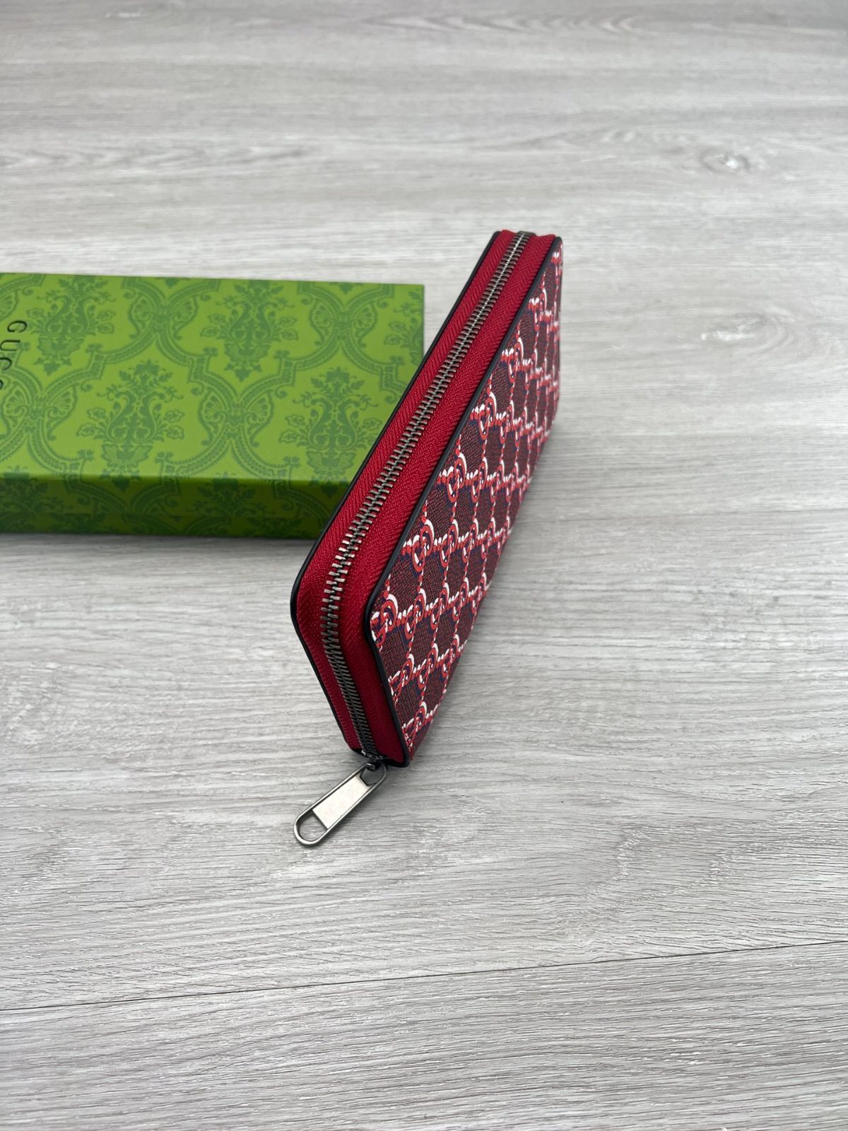  GGシャドウ フルジップウォレット レッド デザイン 三つ折り財布 折り財布