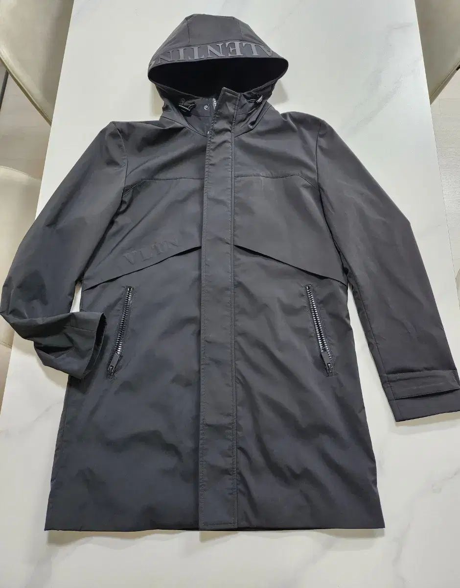 フード ウィンドブレーカー