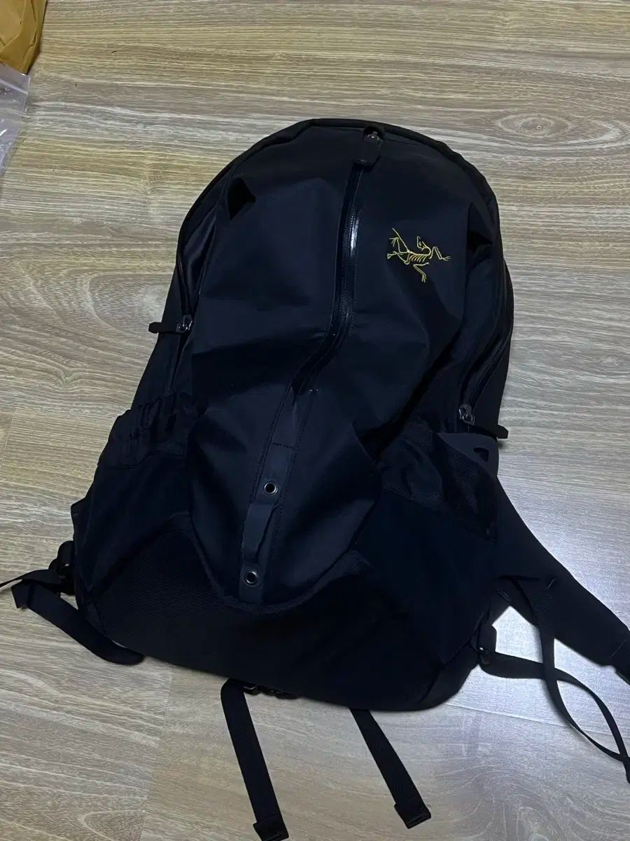 ARC TERYX アークテリクス アロー 16 ブラック GOLD