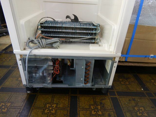 100V