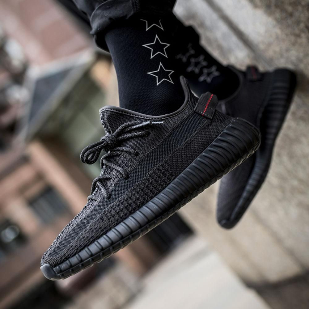 新品 未使用 adidas Yeezy 350 Boost V2 Black 男女兼用 - メルカリ