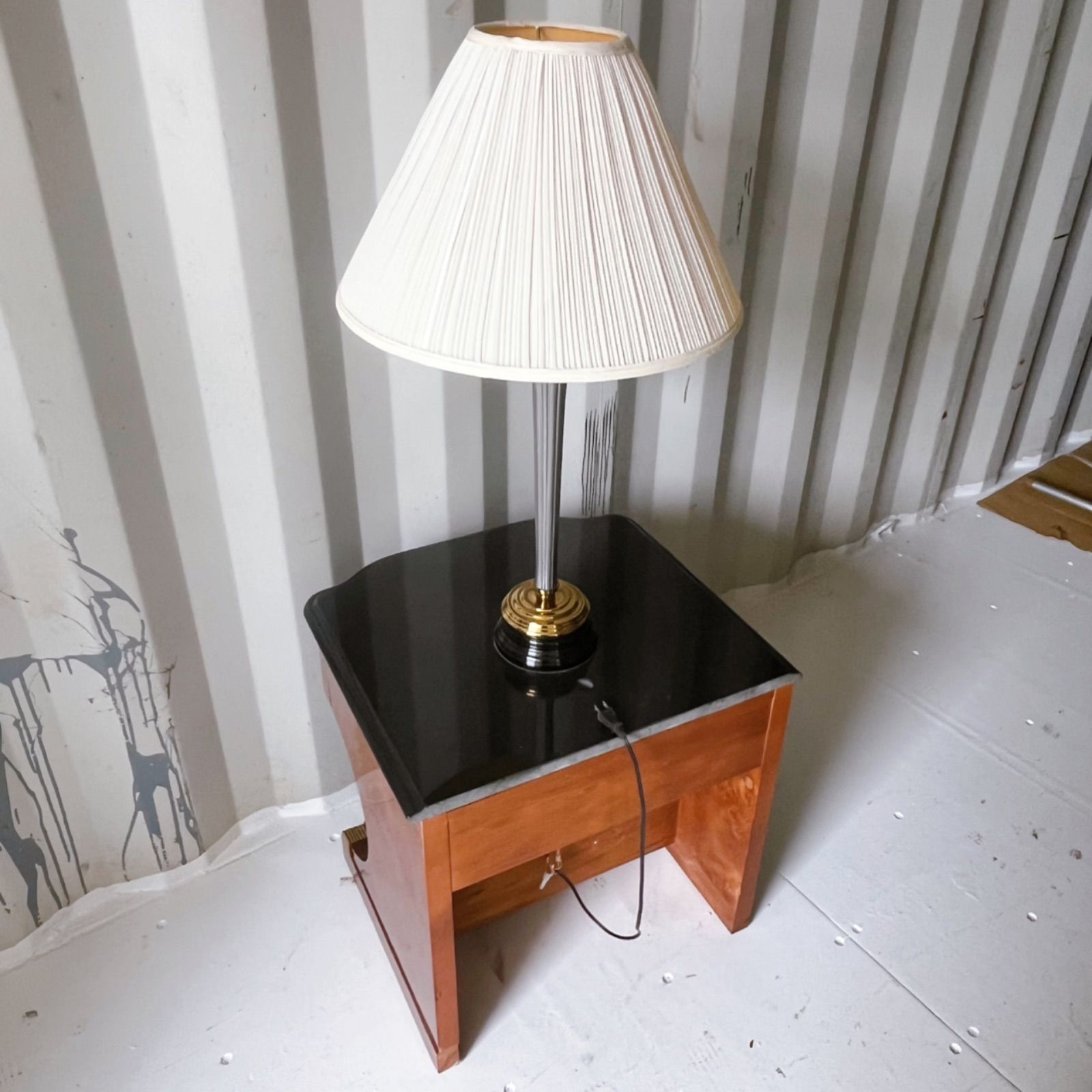 取付無料！高級ヨーロピアンアンティーク 大理石天板ライト付きナイトサイドテーブル 取付無料！高級ヨーロピアンアンティーク 大理石天板ライト付きナイト