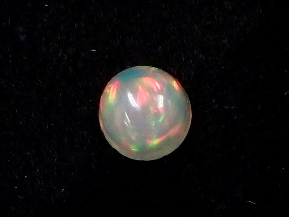 宝石ルース 『魅力的な全面の彩りの斑（ふ）』エチオピア産天然オパール2.573鑑 宝石ルース 『魅力的な全面の彩りの斑（ふ）』エチオピア産天然
