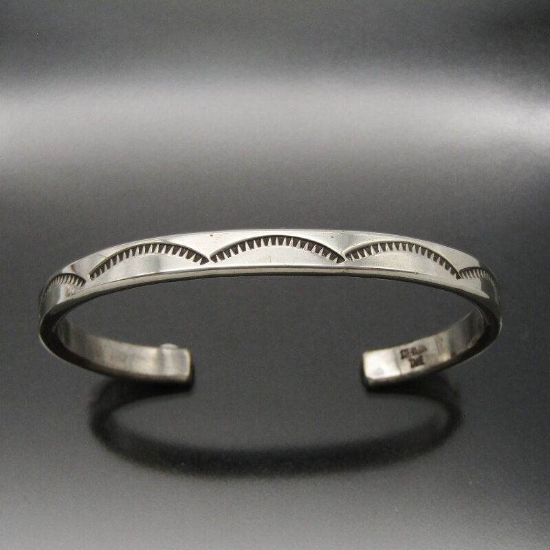 お上品な Tahe ナバホ族 バングル スタンプワーク ブレスレット メンズ レディース タヘ 28010835