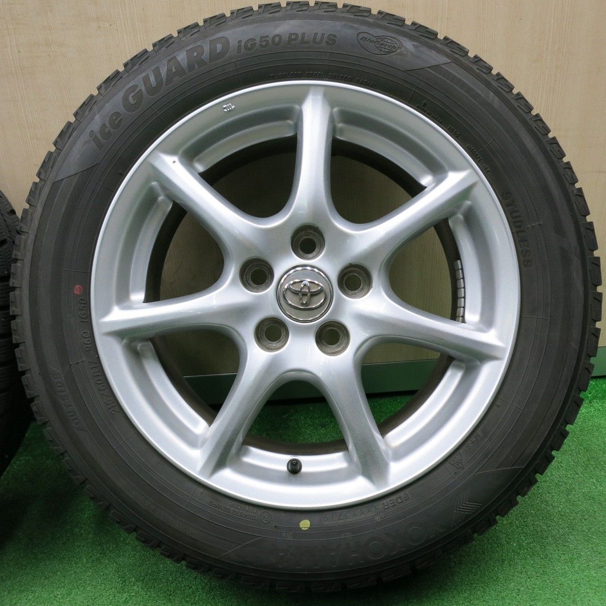 送料無料] バリ溝！9分☆トヨタ 50系 エスティマ 純正 215/60R17 