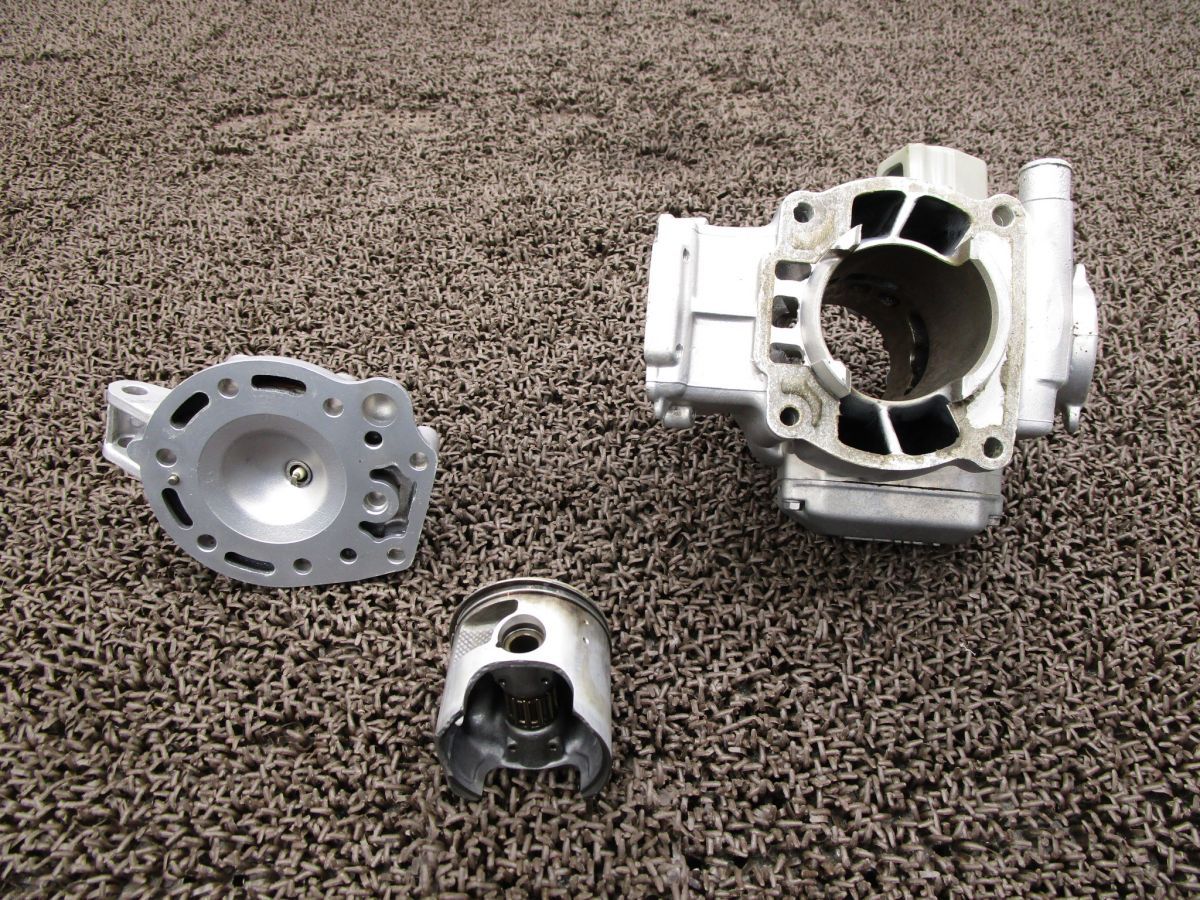 シリンダー ピストン