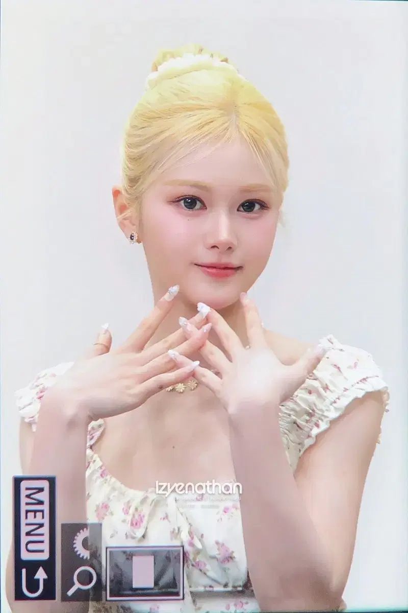 tripleS トエス ジウ　直筆 サイン チェキ　チェヨン tripleS トエス ジウ 直筆 サイン チェキ チェヨン