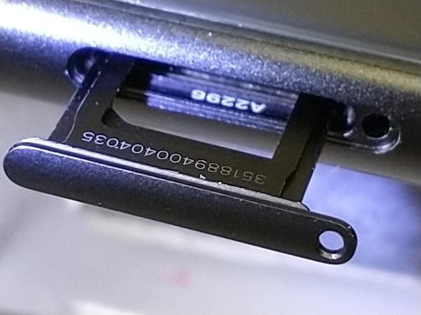 お買い得品 au 【SIMロックなし】MHGP3J/A iPhone SE(第2世代) 64GB