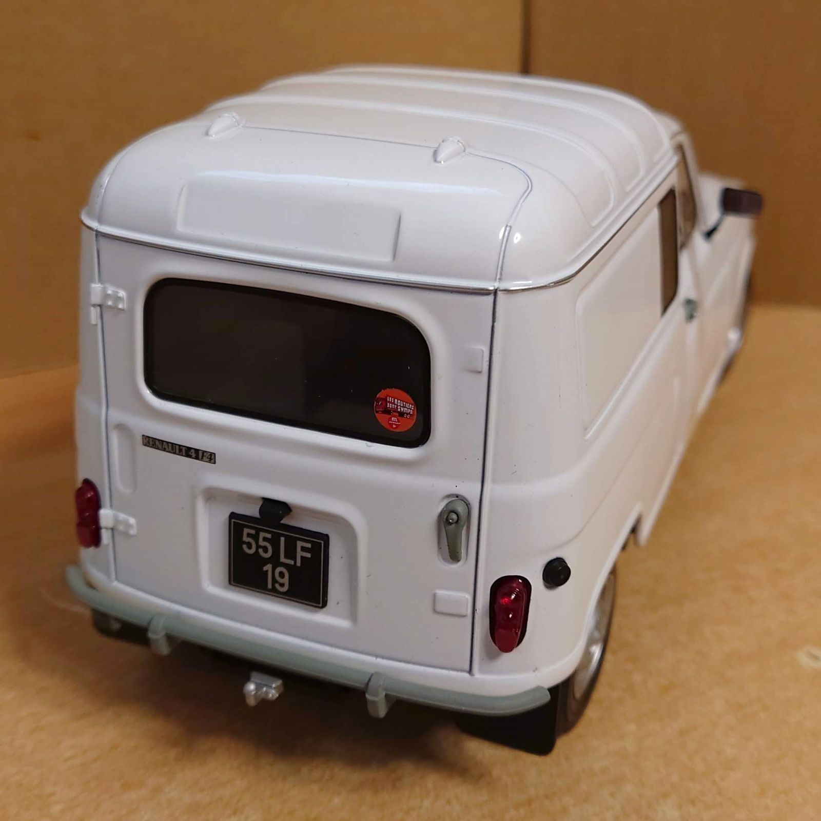 1/18 ルノー 4L F6 (ホワイト) ソリド製ダイキャスト製ミニカー - メルカリ