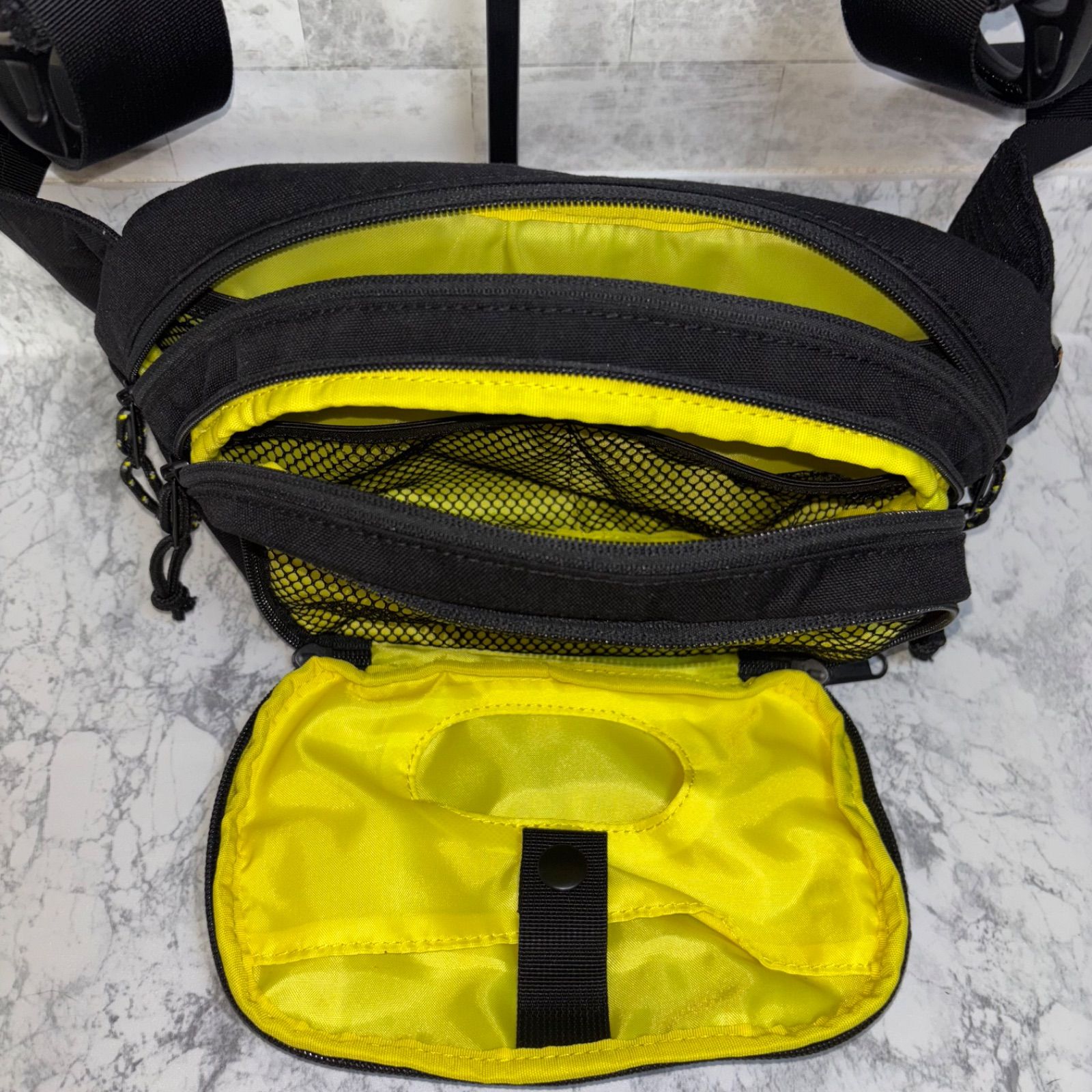 ⭐︎Hugoo ハグー ヒップシート ショルダーバック ブラック×イエロー